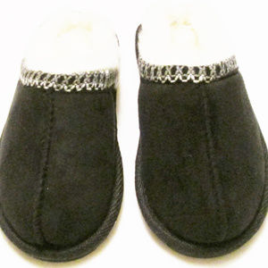 Slippers girls sizes 12M or 13M new black man made materials Zune faux fur lined